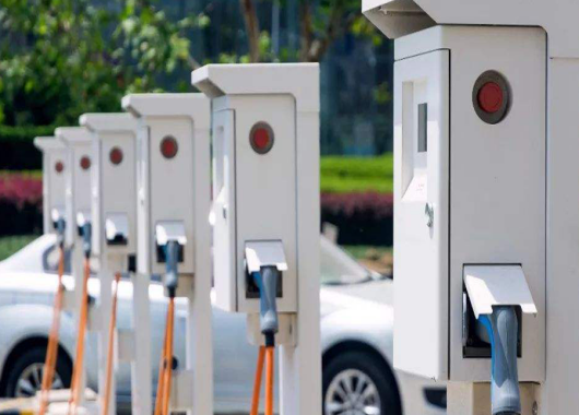 英國(guó)電動(dòng)汽車(chē)行業(yè)陷入困境，英媒：中國(guó)背鍋！